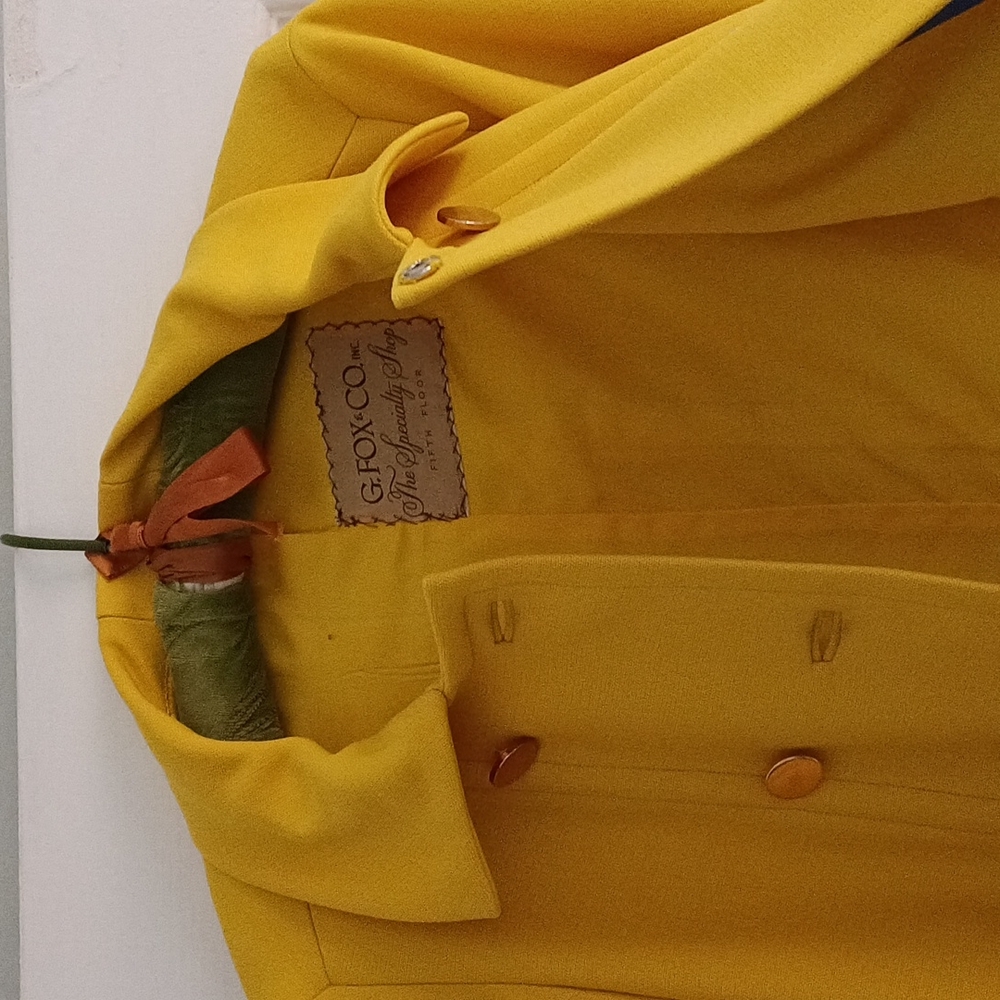 G. Fox & Co The Specialty Shop Vintage Bright Yellow … Gem